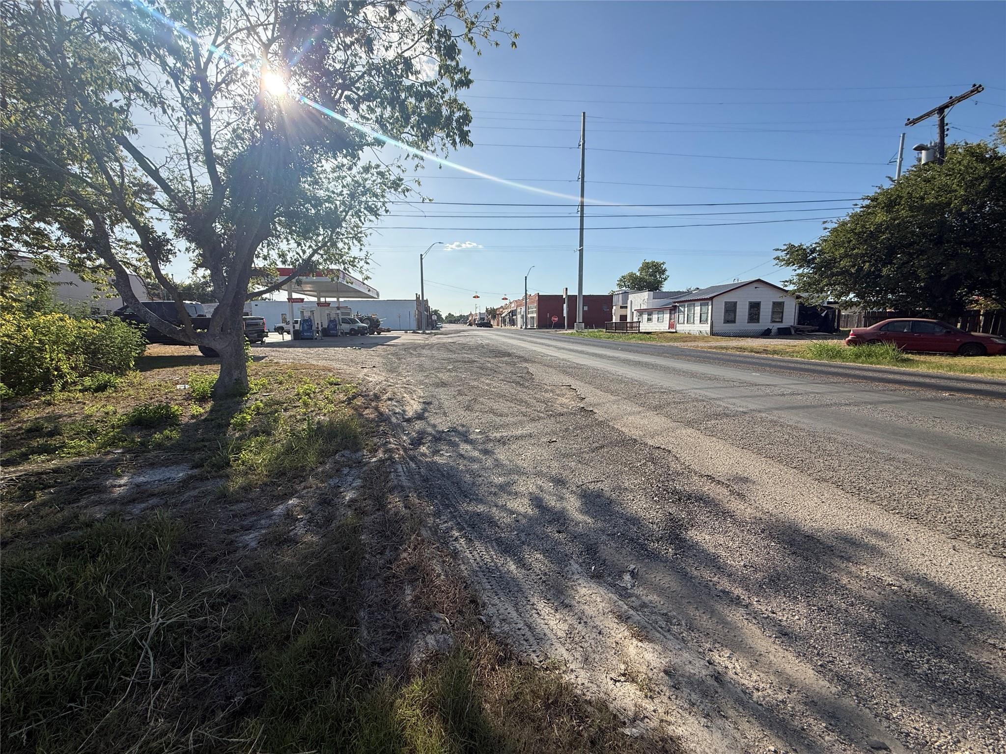 311 Clark ST, Bartlett, TX 76511 photo 4