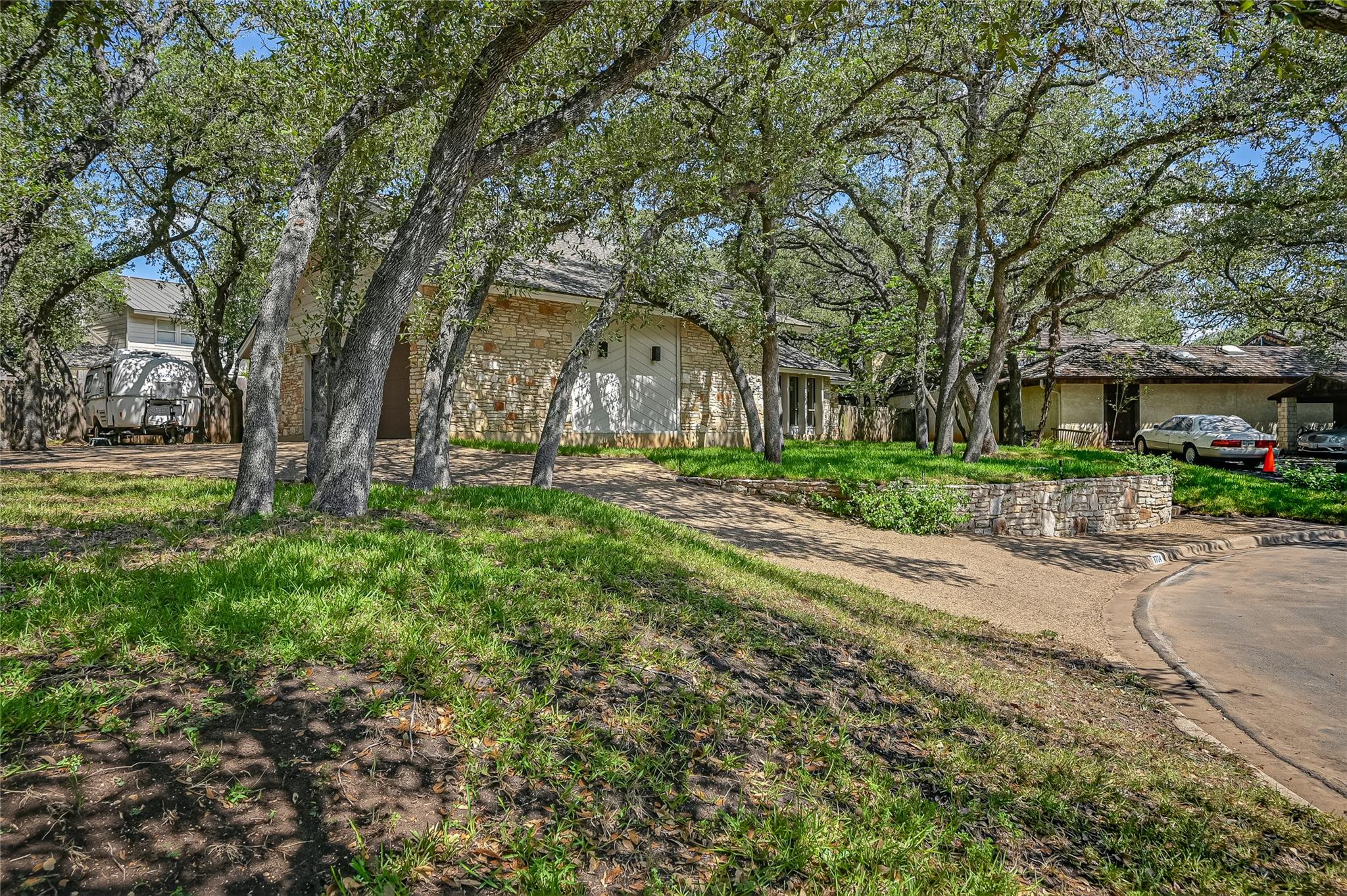 7704 Bramblewood CIR, Austin, TX 78731 photo 2