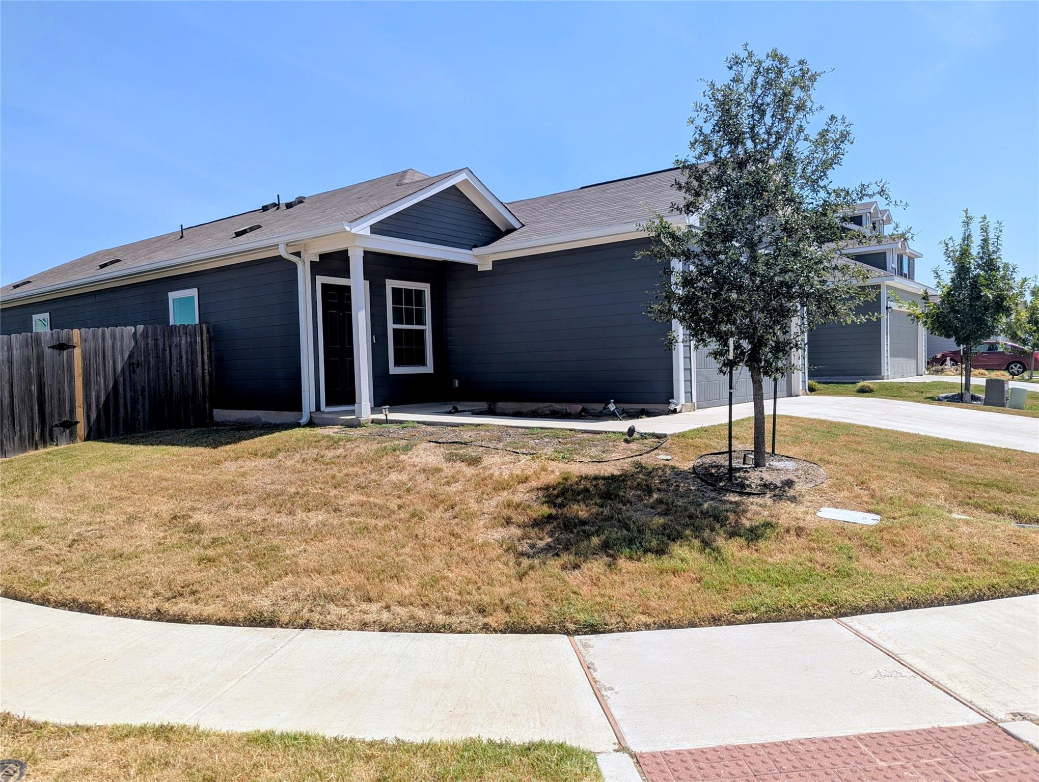 1112 Minnow LN, Bastrop, TX 78602 photo 2