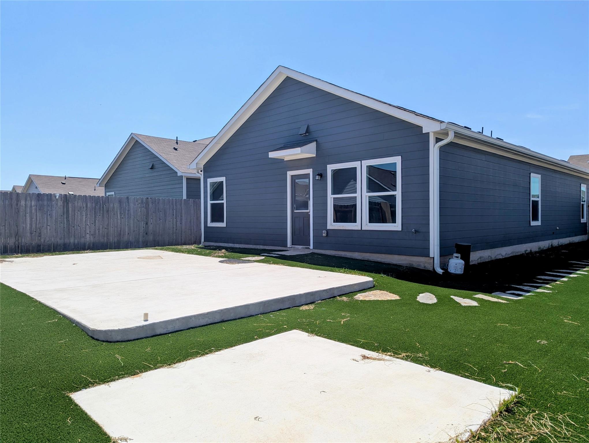 1112 Minnow LN, Bastrop, TX 78602 photo 4