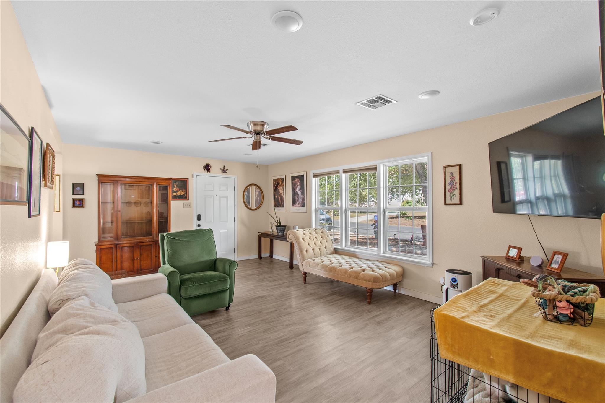 1004 Baumgarten ST, Schulenburg, TX 78956 photo 4