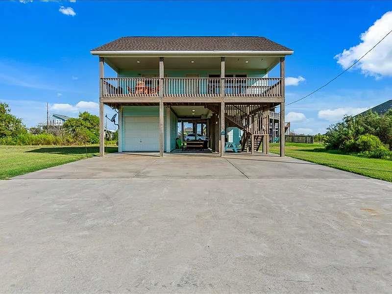 157 Verdia DR, Crystal Beach, TX 77650 photo 3