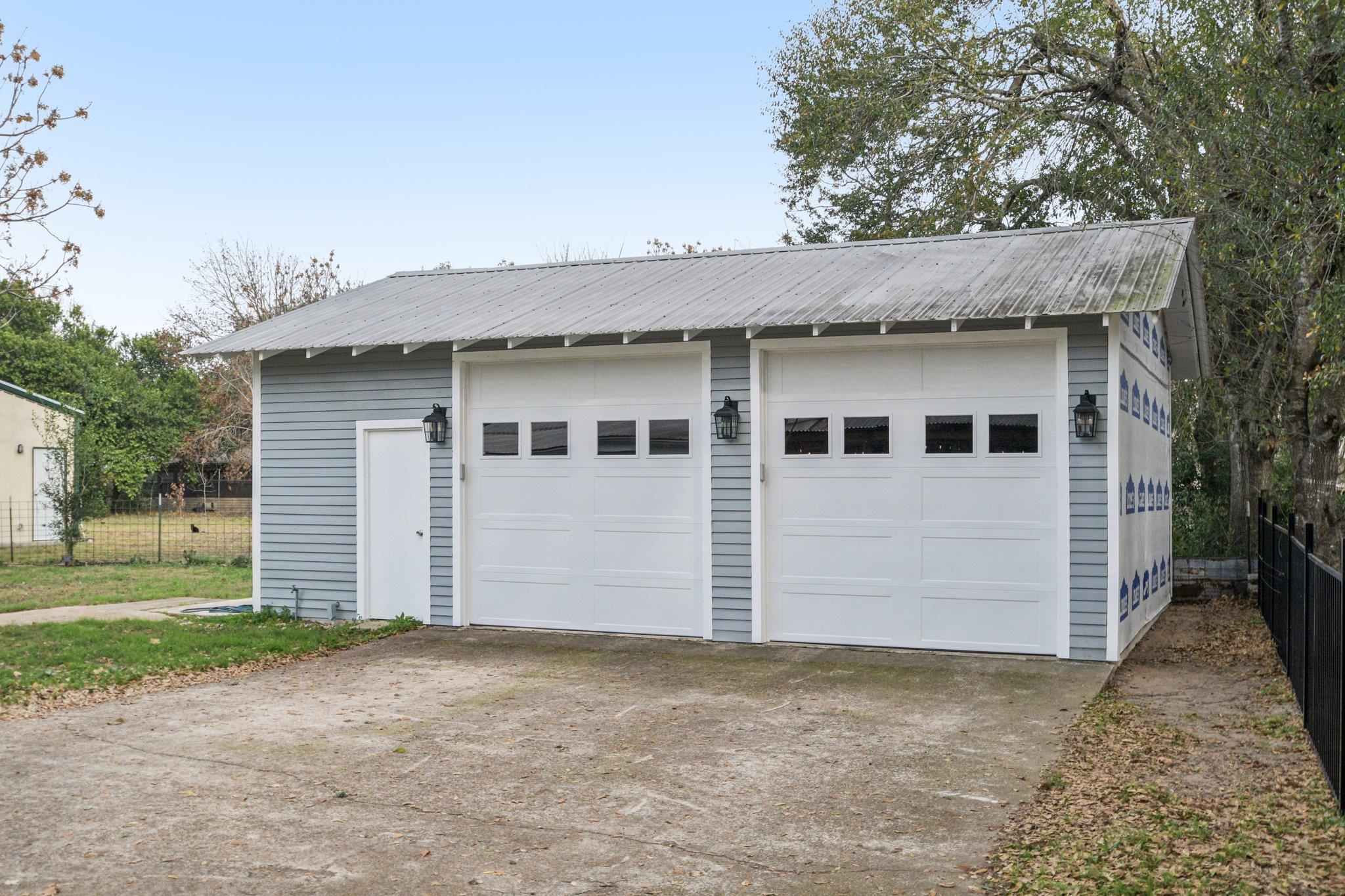 902 Turney ST, Smithville, TX 78957 photo 5