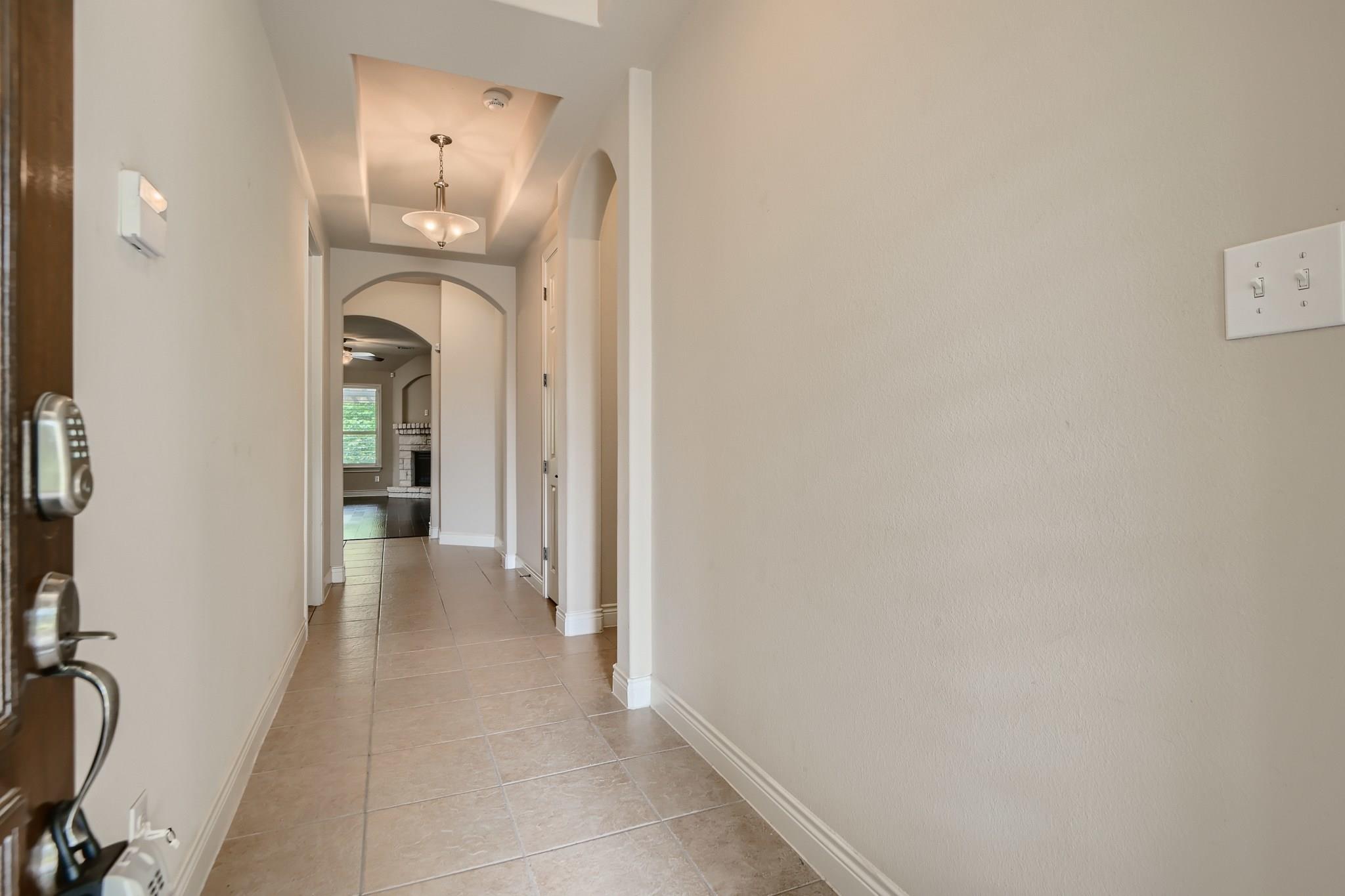 400 Entrada WAY, Round Rock, TX 78681 photo 2