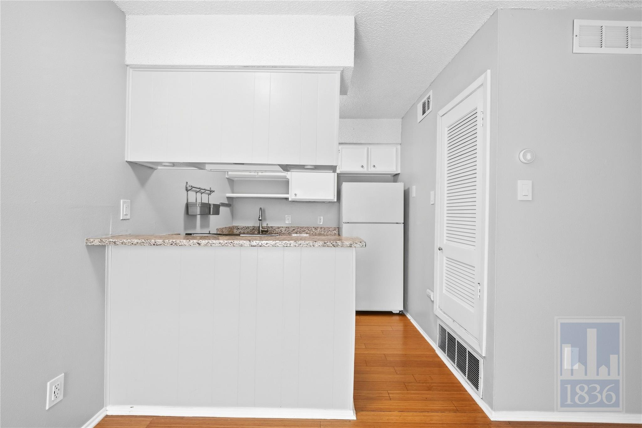 1111 10th ST #209, Austin, TX 78703 photo 3