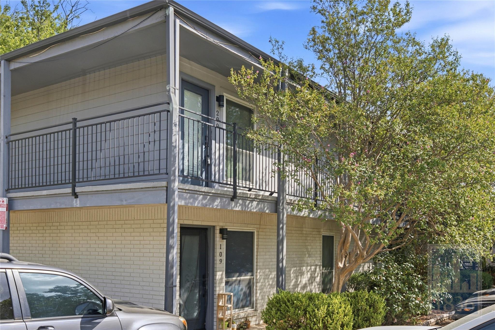 Old Castle Hill Condo Amd