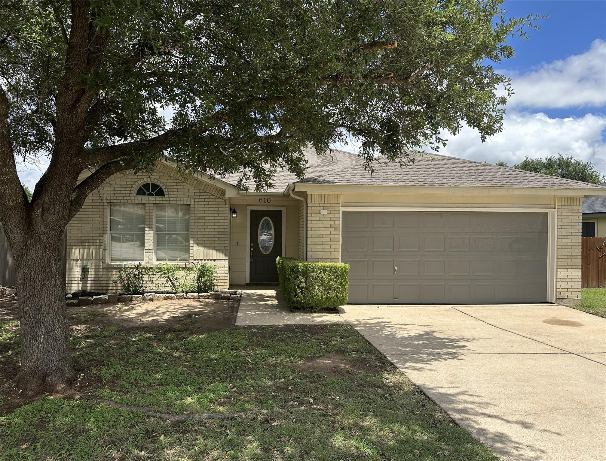 610 Riverway LN, Leander, TX 78641 photo 2