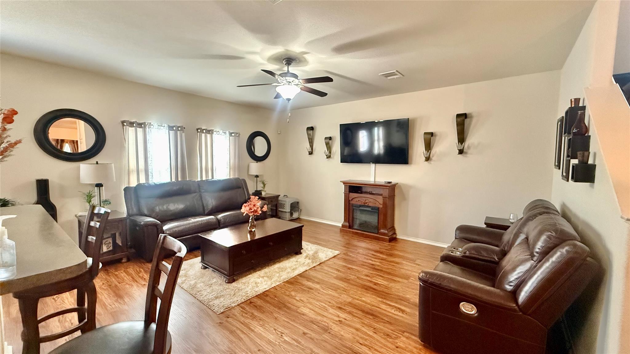 18309 Windtree LN, Elgin, TX 78621 photo 3