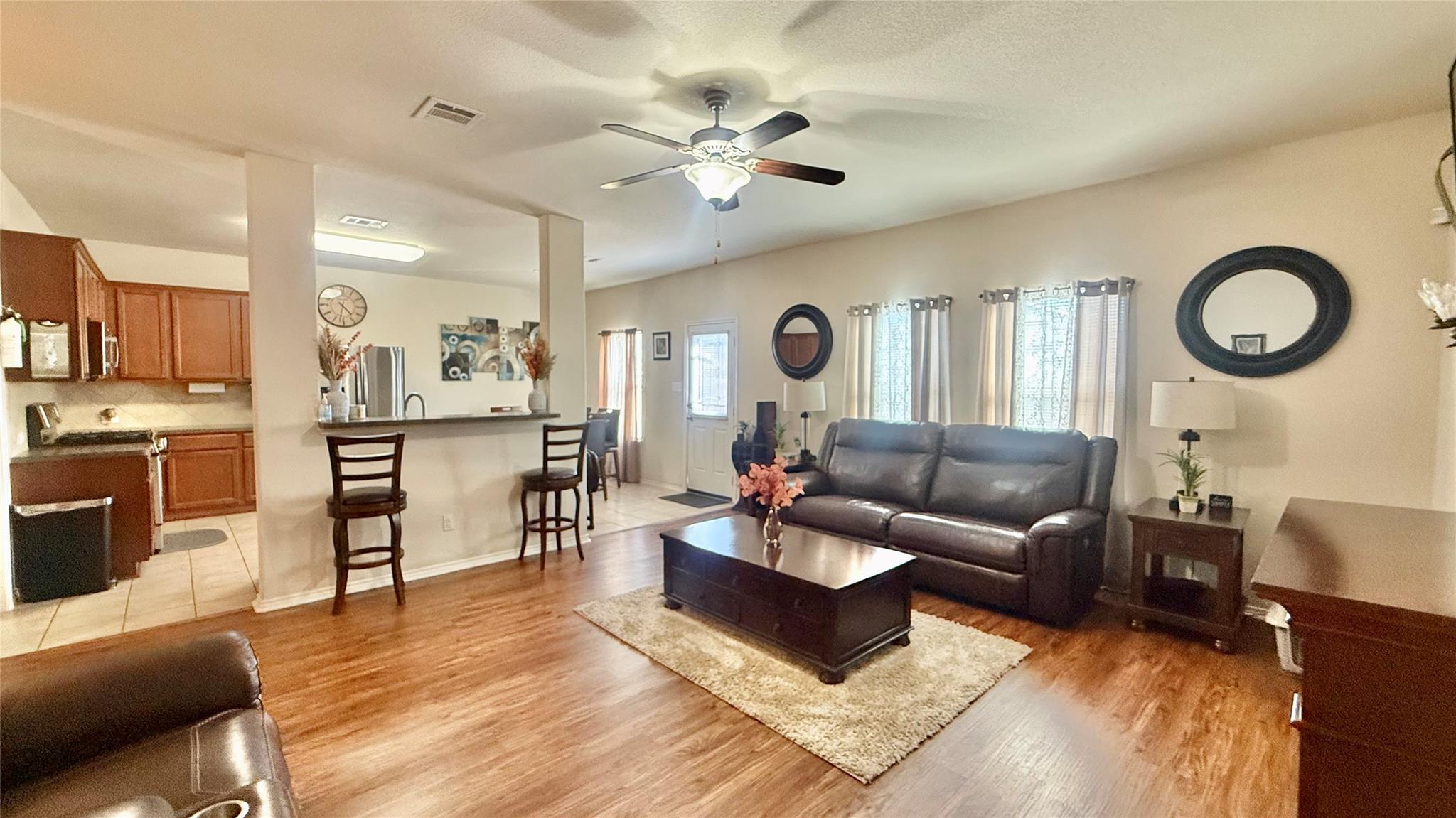 18309 Windtree LN, Elgin, TX 78621 photo 4