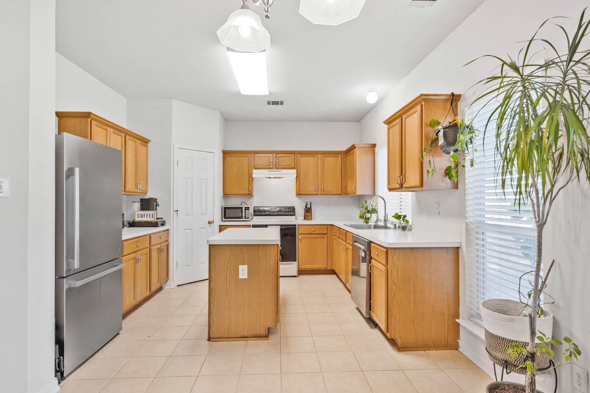 2114 Hidden Meadow ST, New Braunfels, TX 78130 photo 5