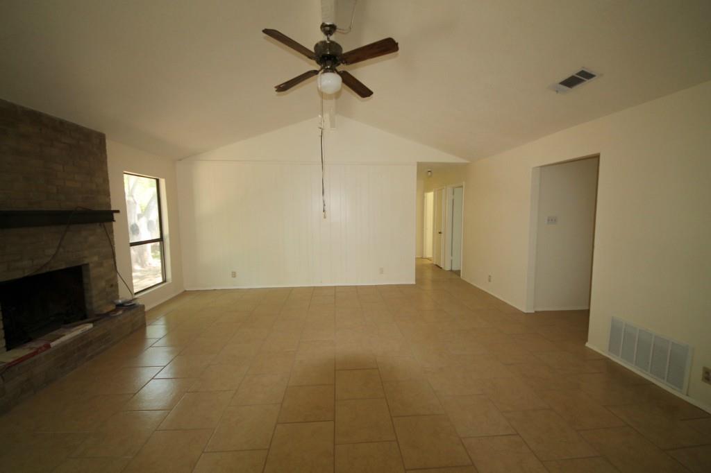 12708 Lamppost LN, Austin, TX 78727 photo 2
