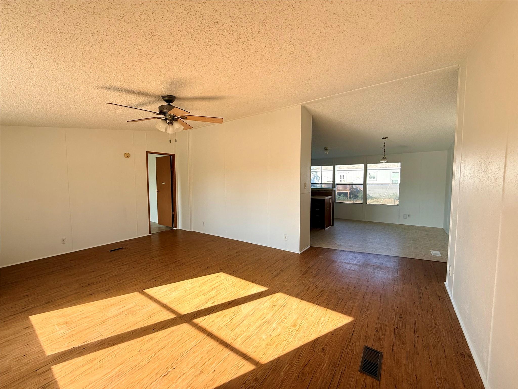414 Avenue F, Lexington, TX 78947 photo 3