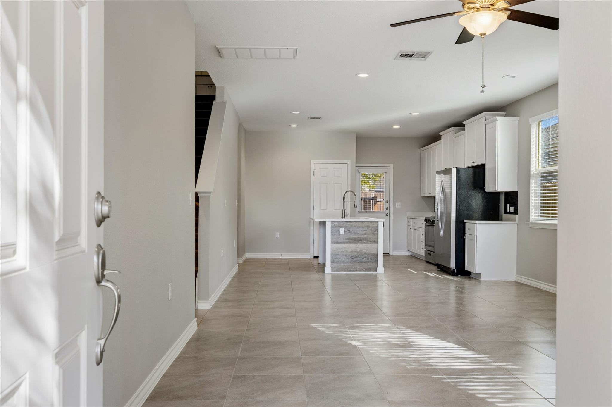 1702 Los Olivios WAY, Austin, TX 78725 photo 2