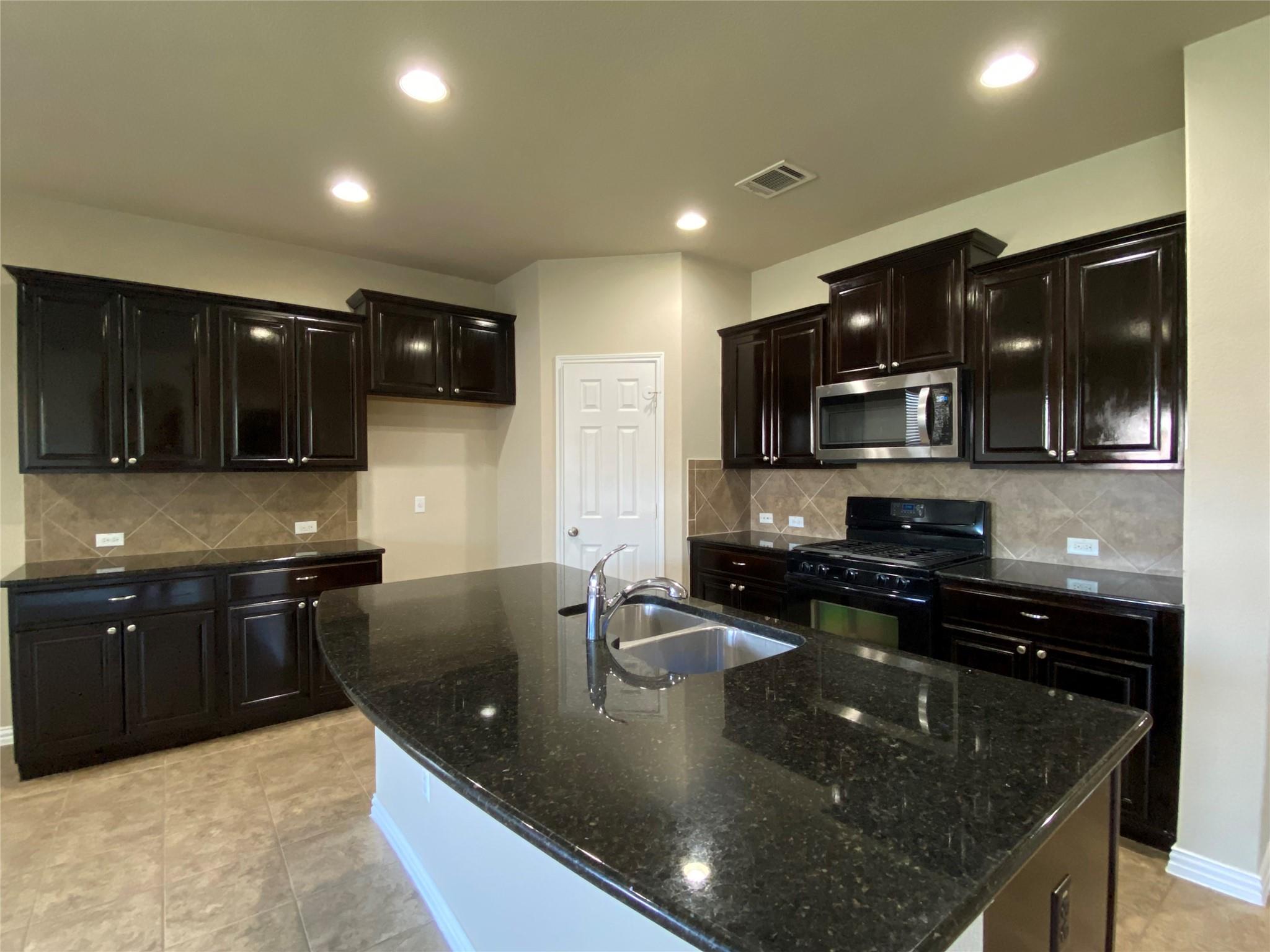 2009 Mary Ella DR, Leander, TX 78641 photo 3