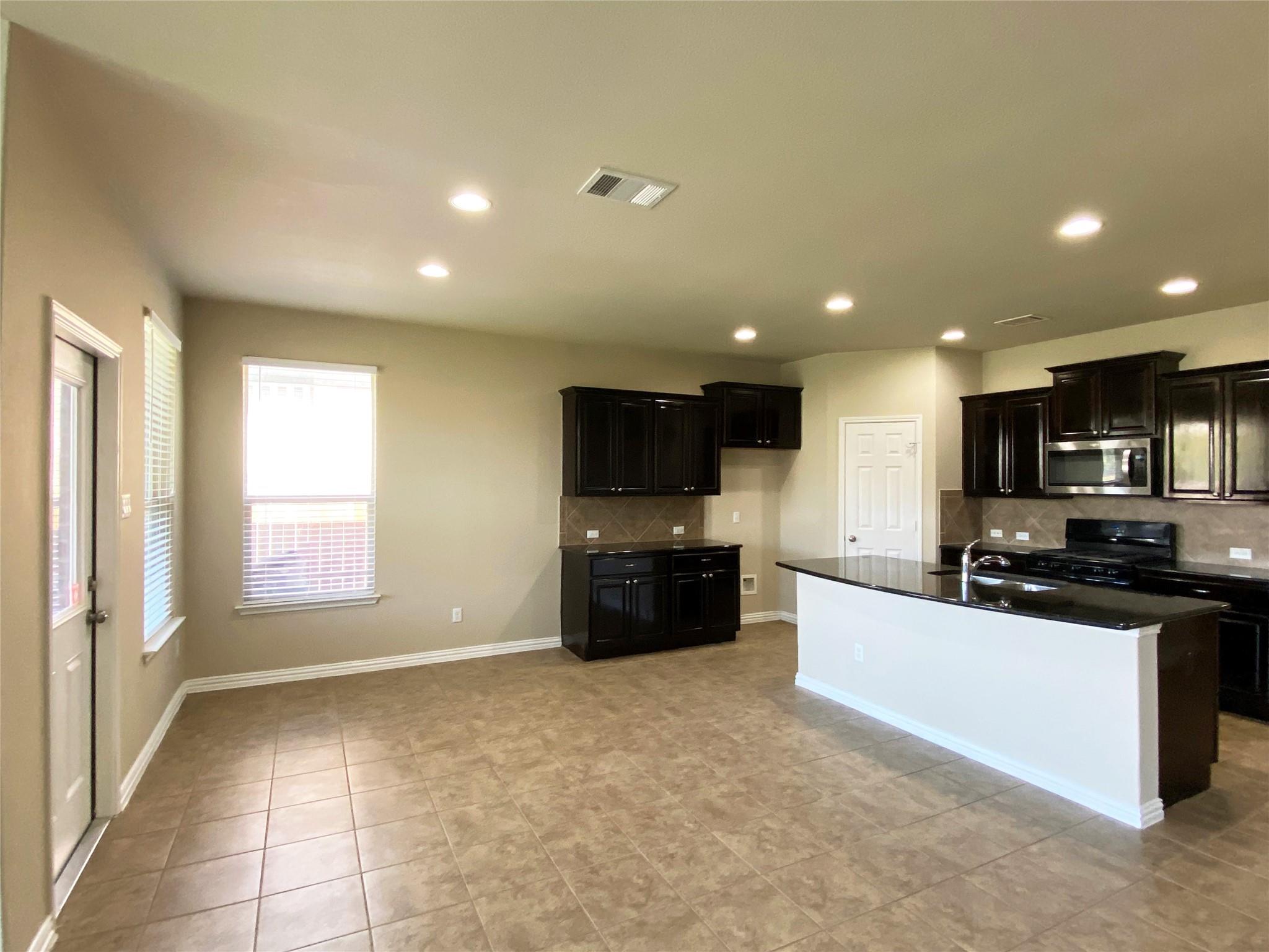 2009 Mary Ella DR, Leander, TX 78641 photo 5