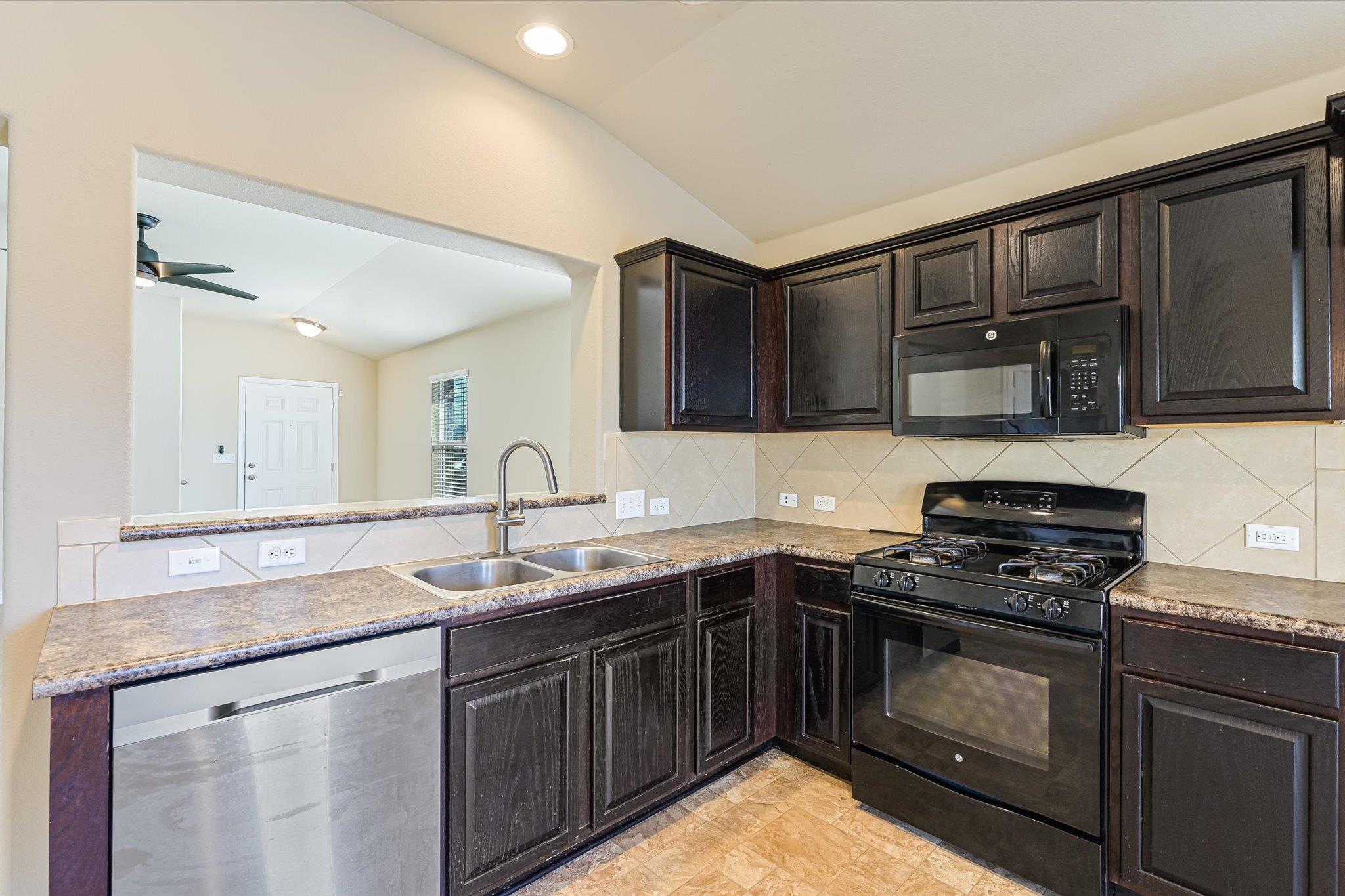 104 Steel Shot CT, Bastrop, TX 78602 photo 4