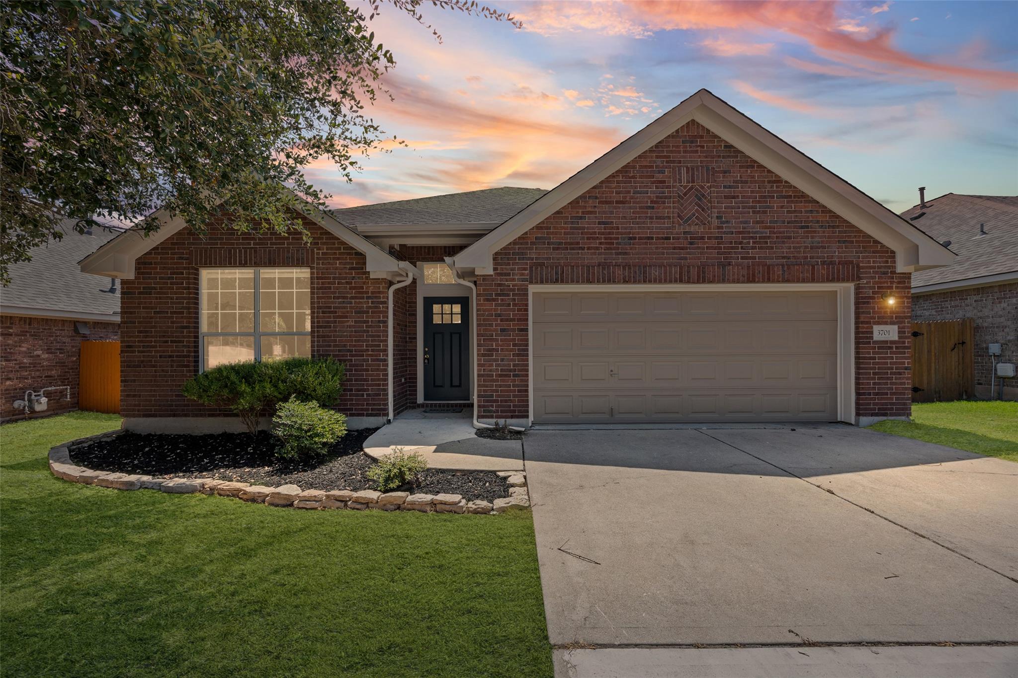 3701 Pine Needle CIR, Round Rock, TX 78681 photo 2