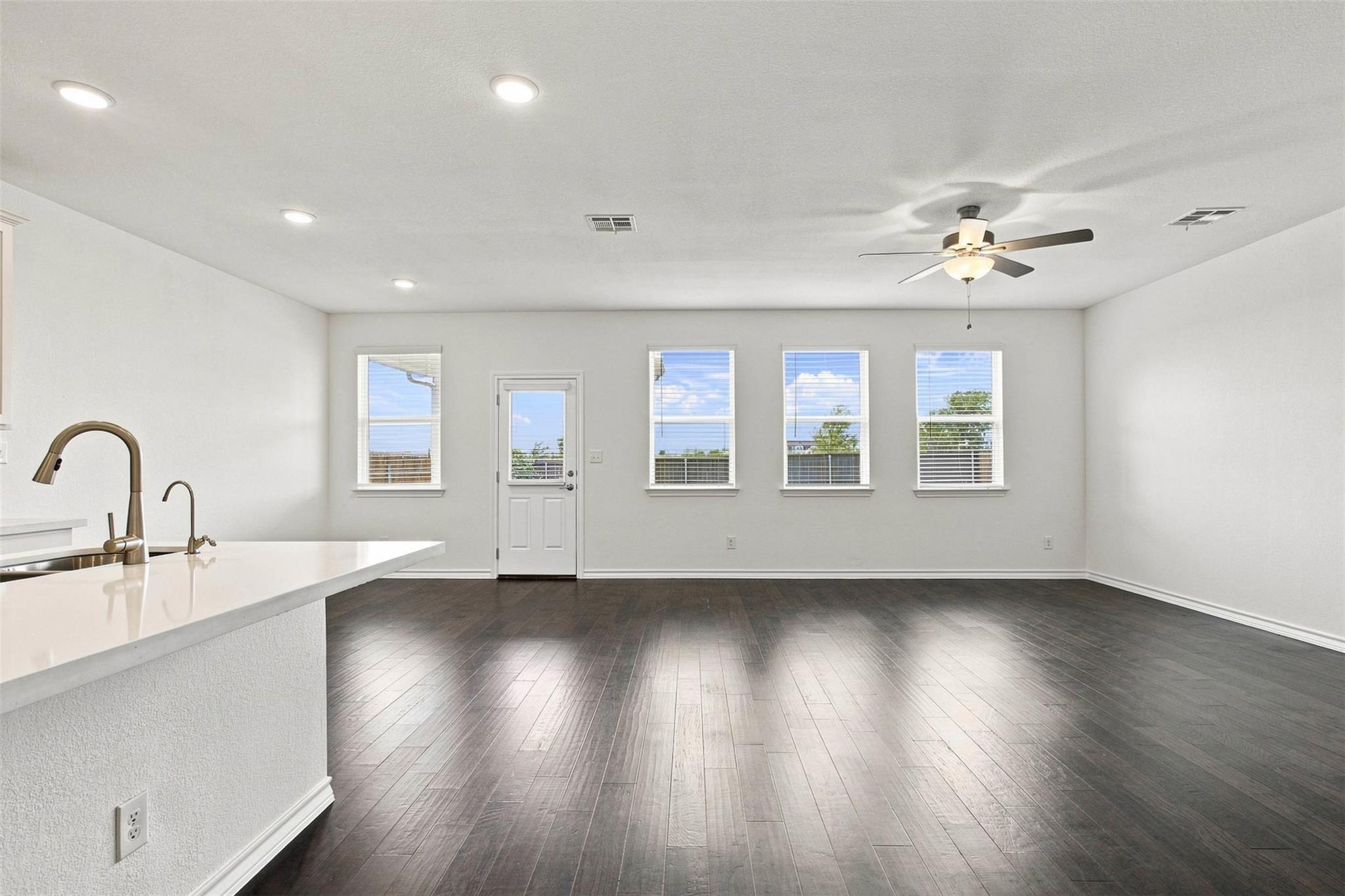 218 THURMAN HOLT RD, Hutto, TX 78634 photo 4