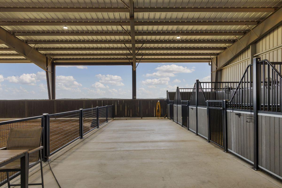 4900 Goehmann LN, Fredericksburg, TX 78624 photo 5