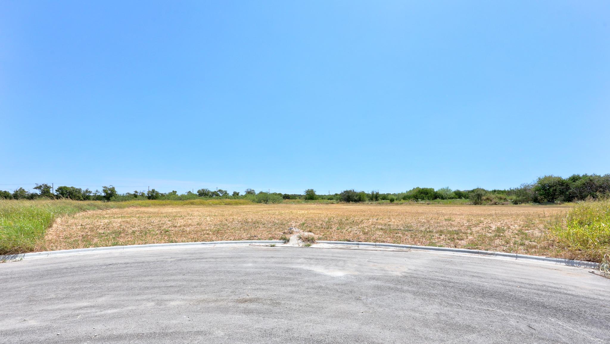 2062 Botts DR, Salado, TX 76571 photo 2