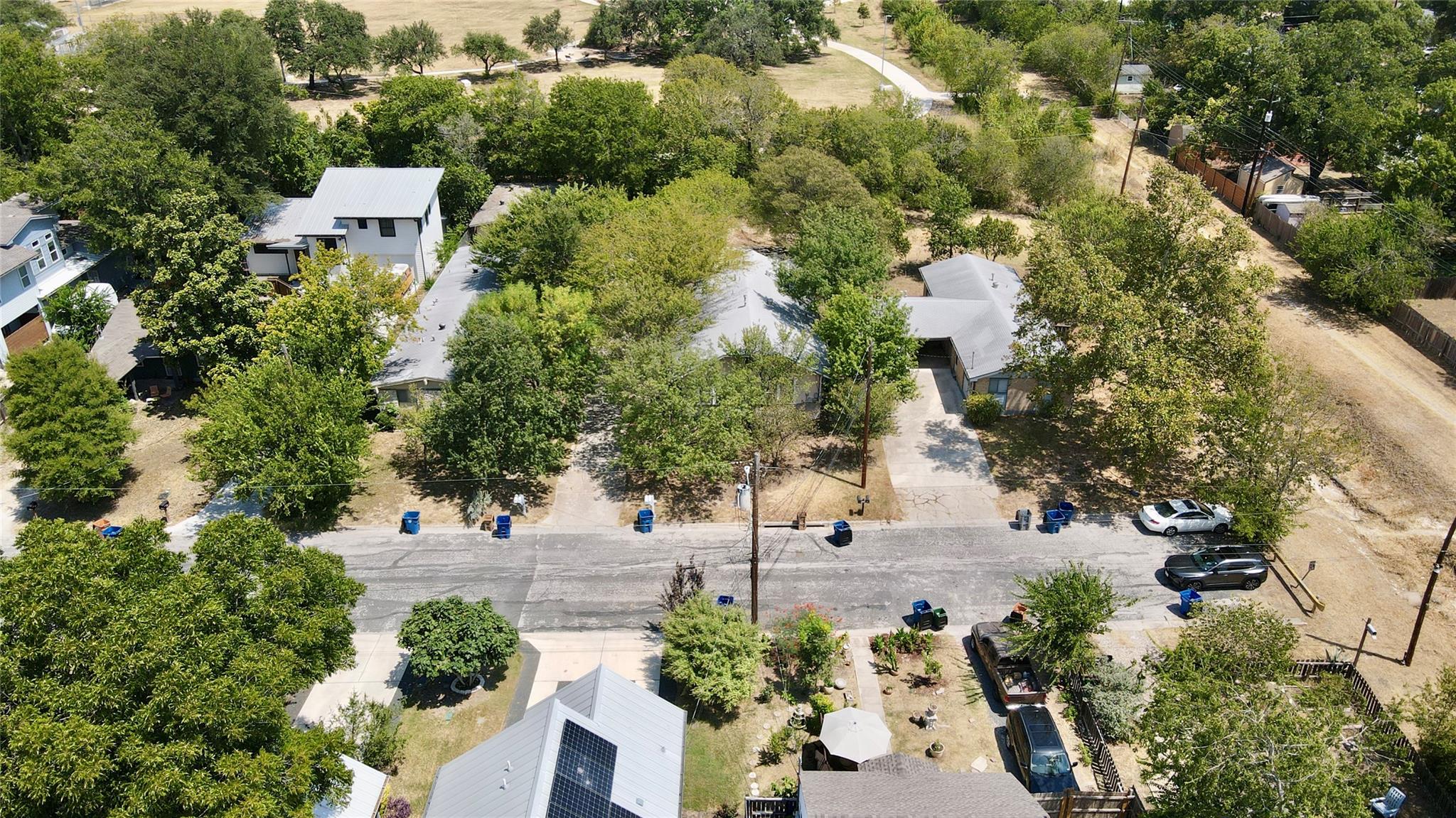 400 Swanee DR, Austin, TX 78752 photo 2