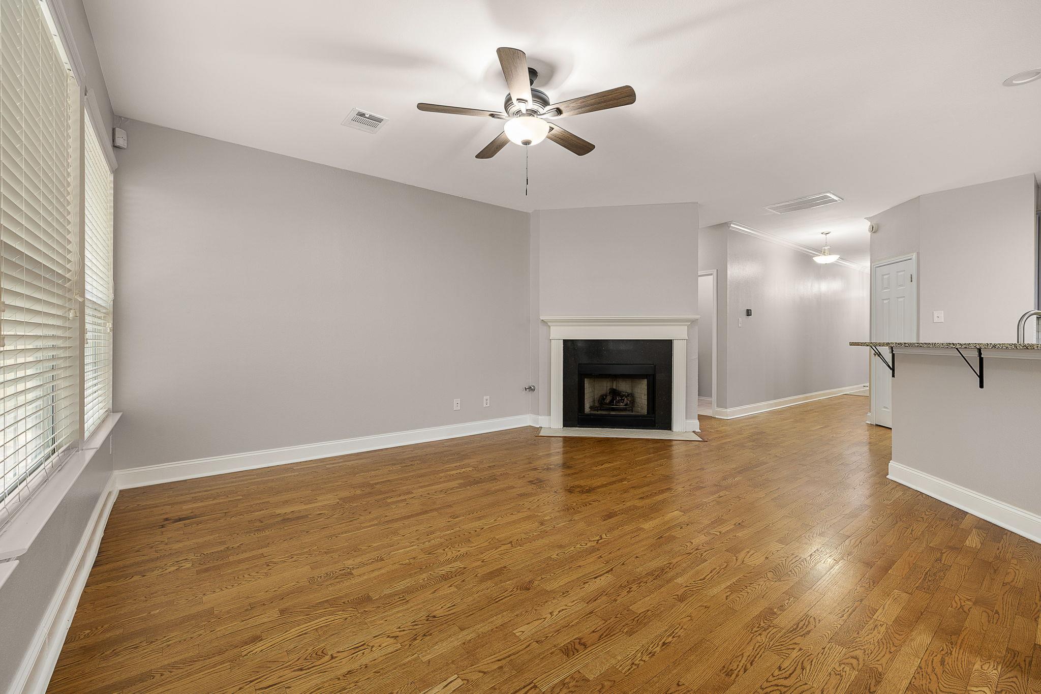 1515 Natural Bridge LN, Pflugerville, TX 78660 photo 4
