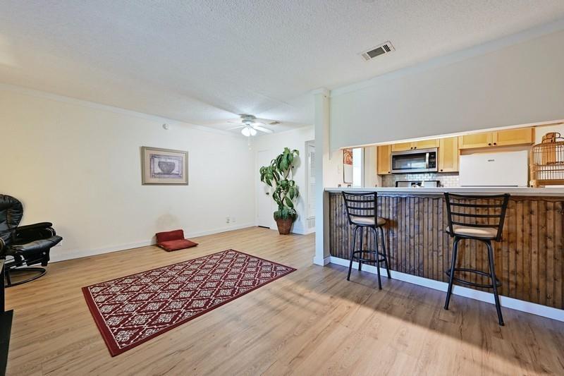 711 Eberhart LN #213, Austin, TX 78745 photo 3