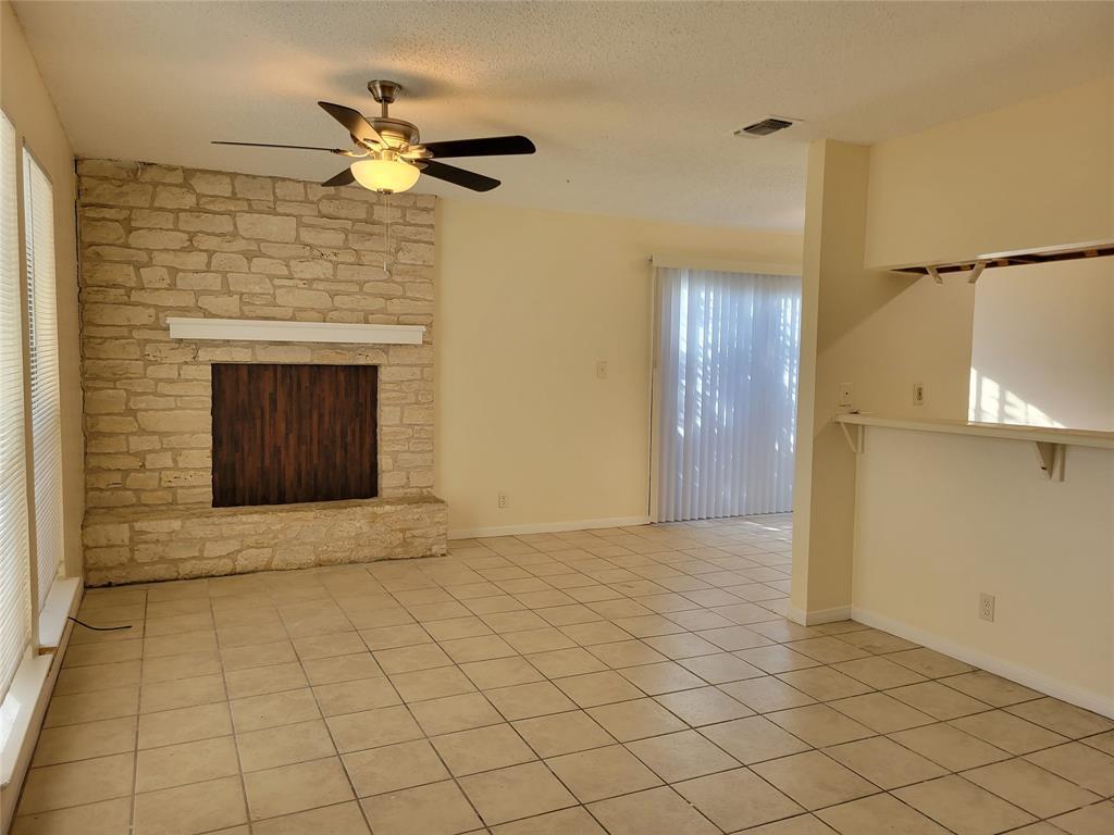 2804 Bull RUN #A, Taylor, TX 76574 photo 2