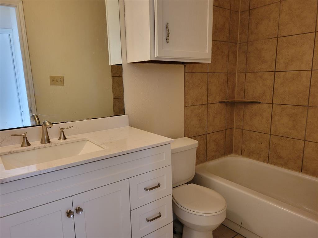 2804 Bull RUN #A, Taylor, TX 76574 photo 5