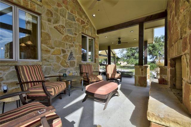 633 Trails End RD, Johnson City, TX 78636 photo 4