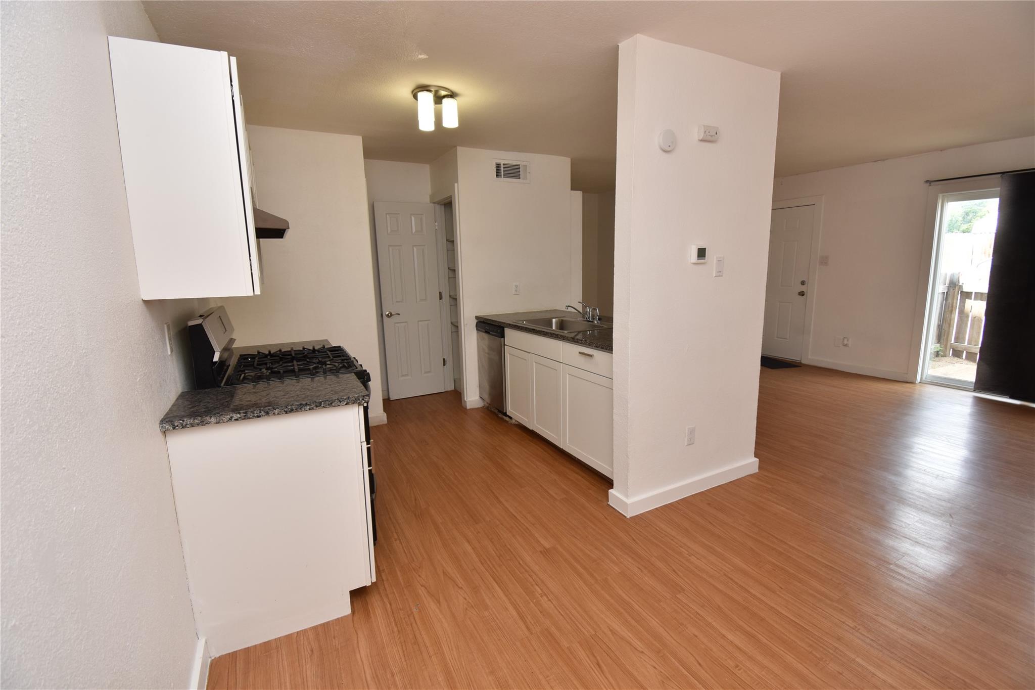300 Croslin ST #114, Austin, TX 78752 photo 2