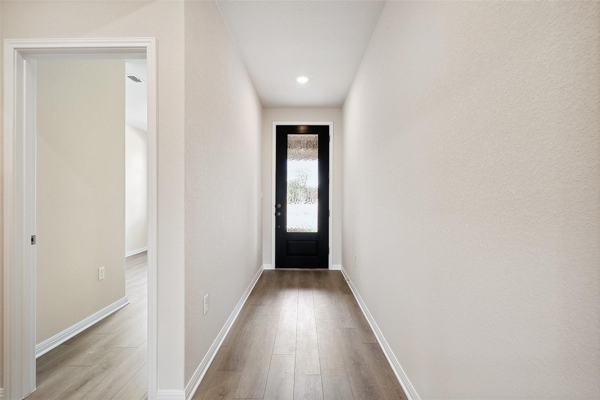 127 Arlington Park LOOP, Hutto, TX 78634 photo 4