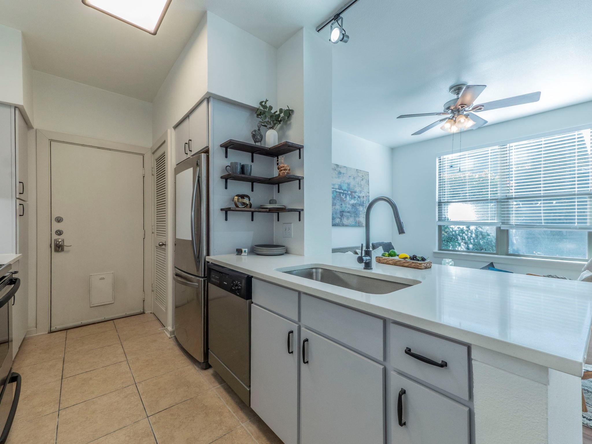 1201 Grove BLVD #702, Austin, TX 78741 photo 4