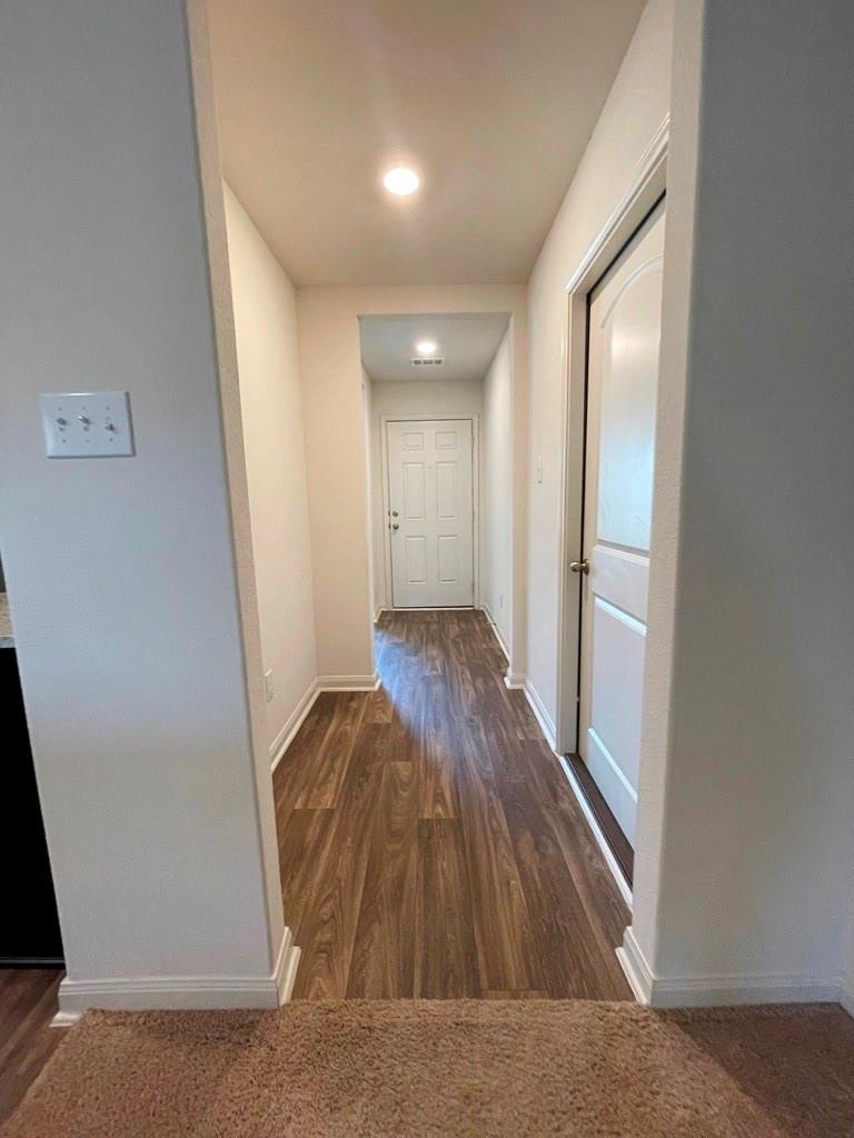 1032 Riverdale CV, Jarrell, TX 76537 photo 2