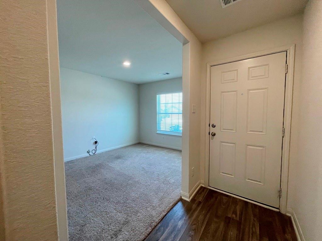 1032 Riverdale CV, Jarrell, TX 76537 photo 3