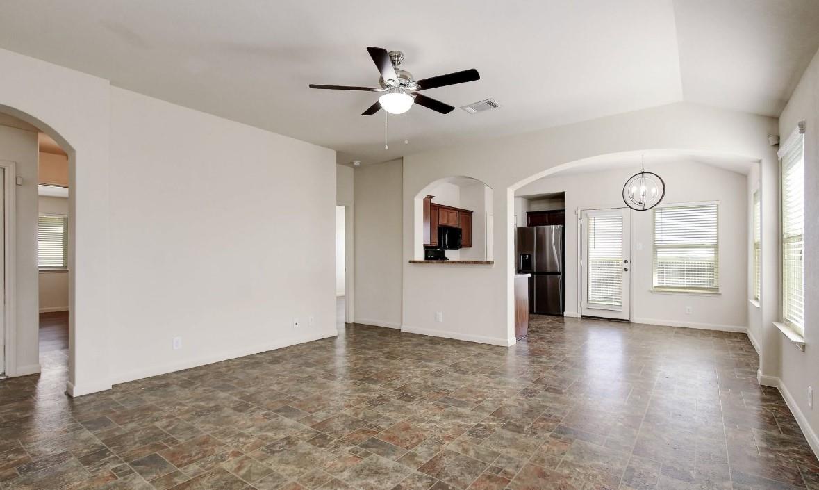 409 Teron DR, San Marcos, TX 78666 photo 2