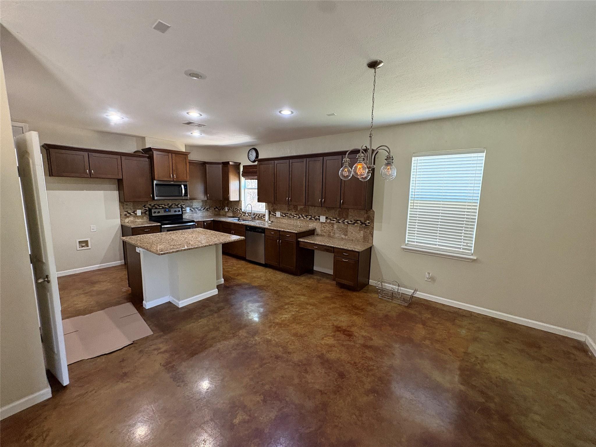 841 Scenic CIR, Dripping Springs, TX 78620 photo 5