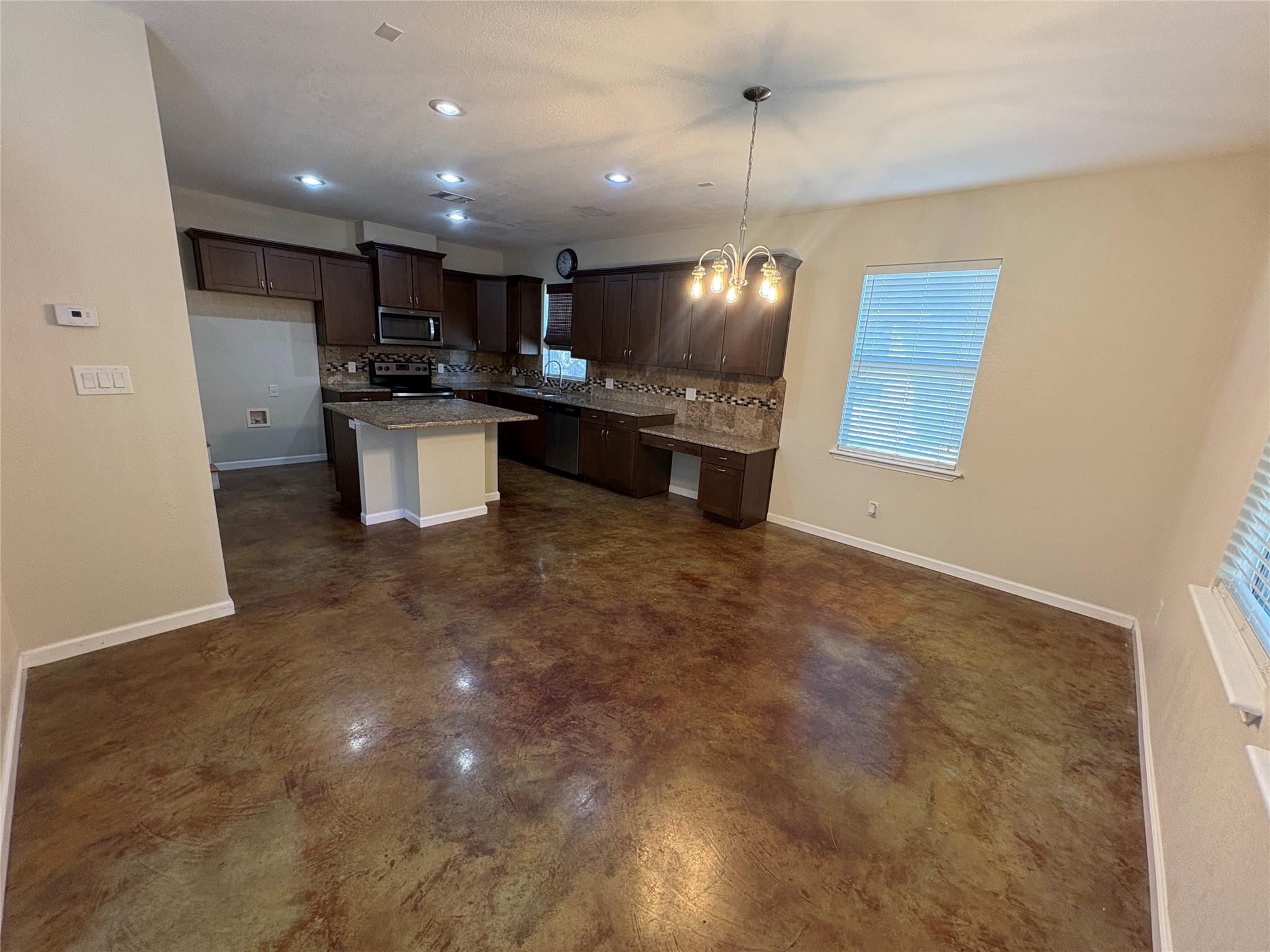 841 Scenic CIR, Dripping Springs, TX 78620 photo 4