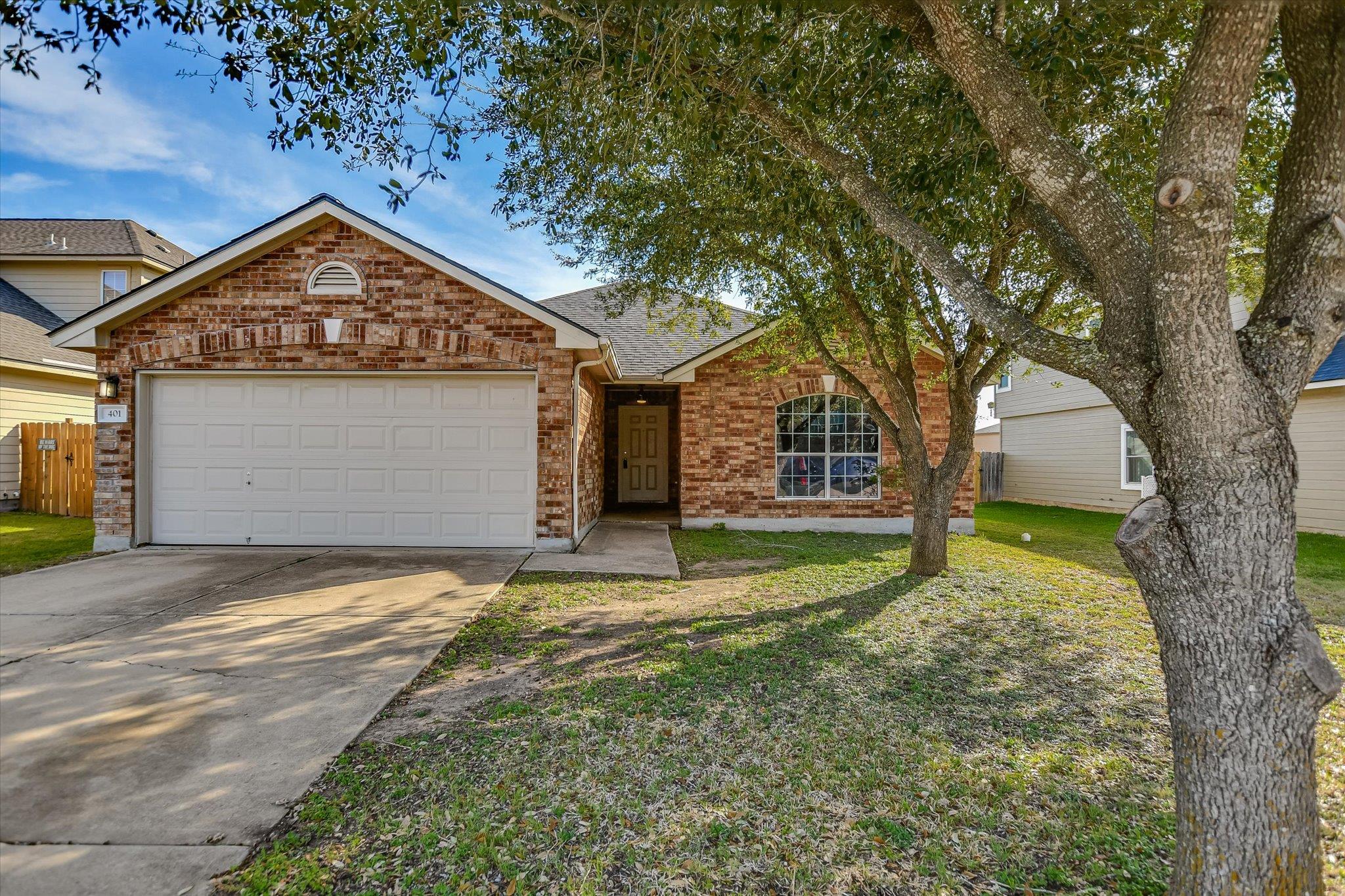 401 Bandara Woods BLVD, Elgin, TX 78621 photo 2