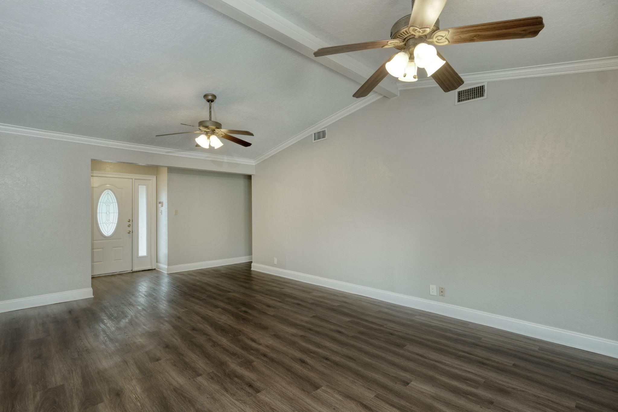 804 Dunman DR, Georgetown, TX 78628 photo 2
