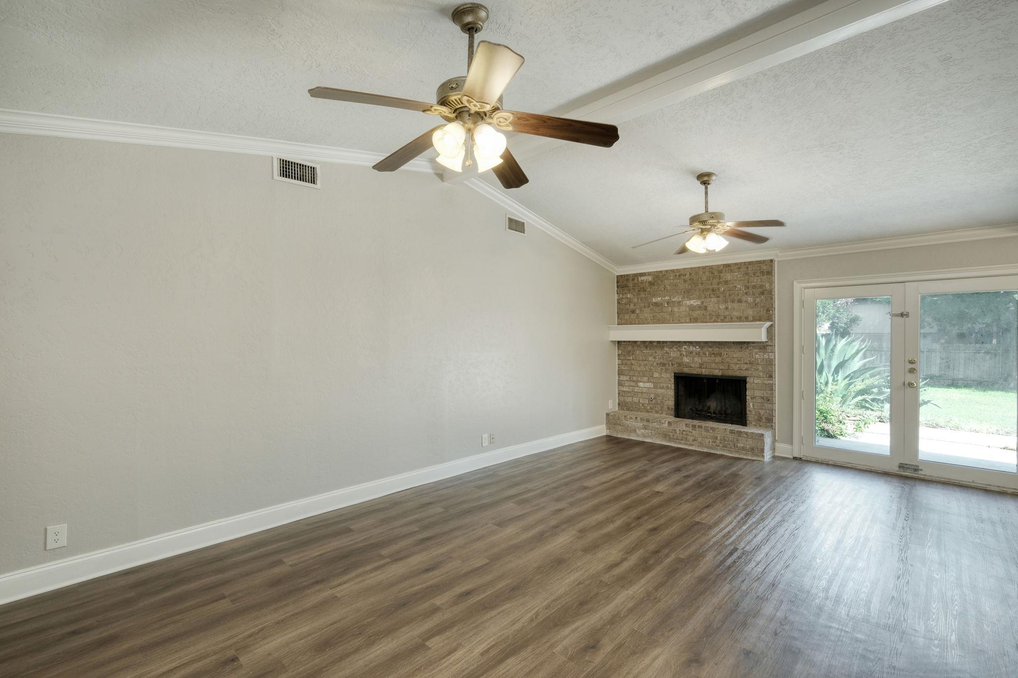 804 Dunman DR, Georgetown, TX 78628 photo 3
