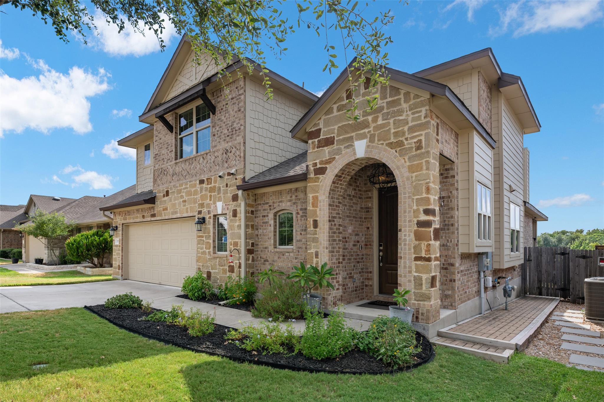 175 Mount Ellen ST, Hutto, TX 78634 photo 2