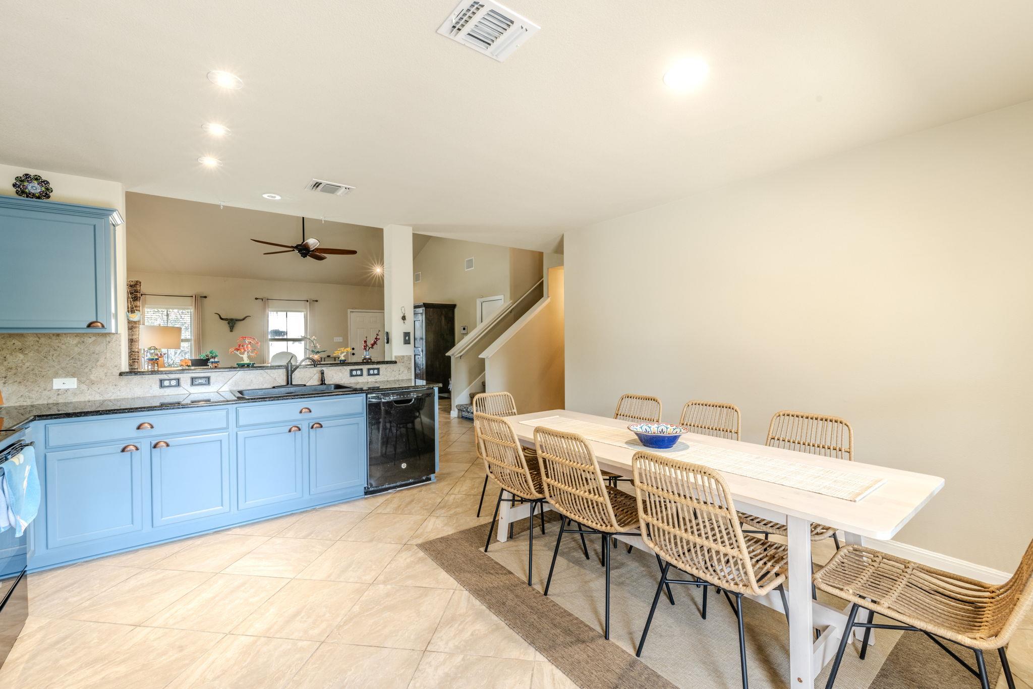 209 Frio River TRL, Hutto, TX 78634 photo 3
