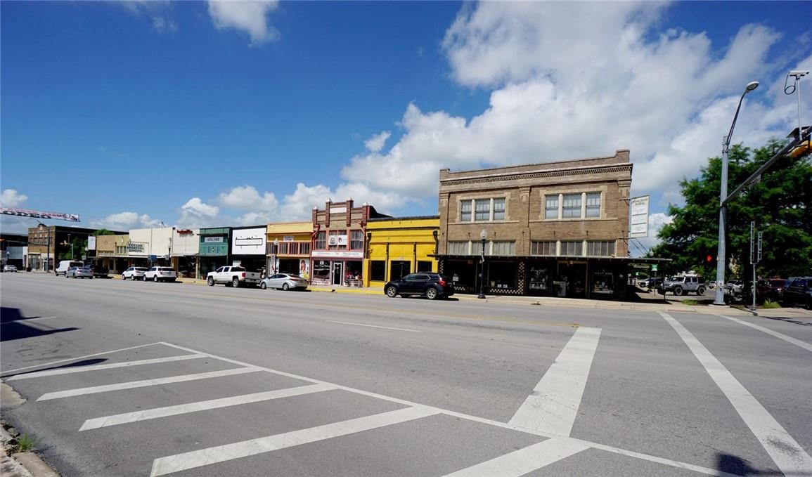 321 Main ST, Taylor, TX 76574 photo 3