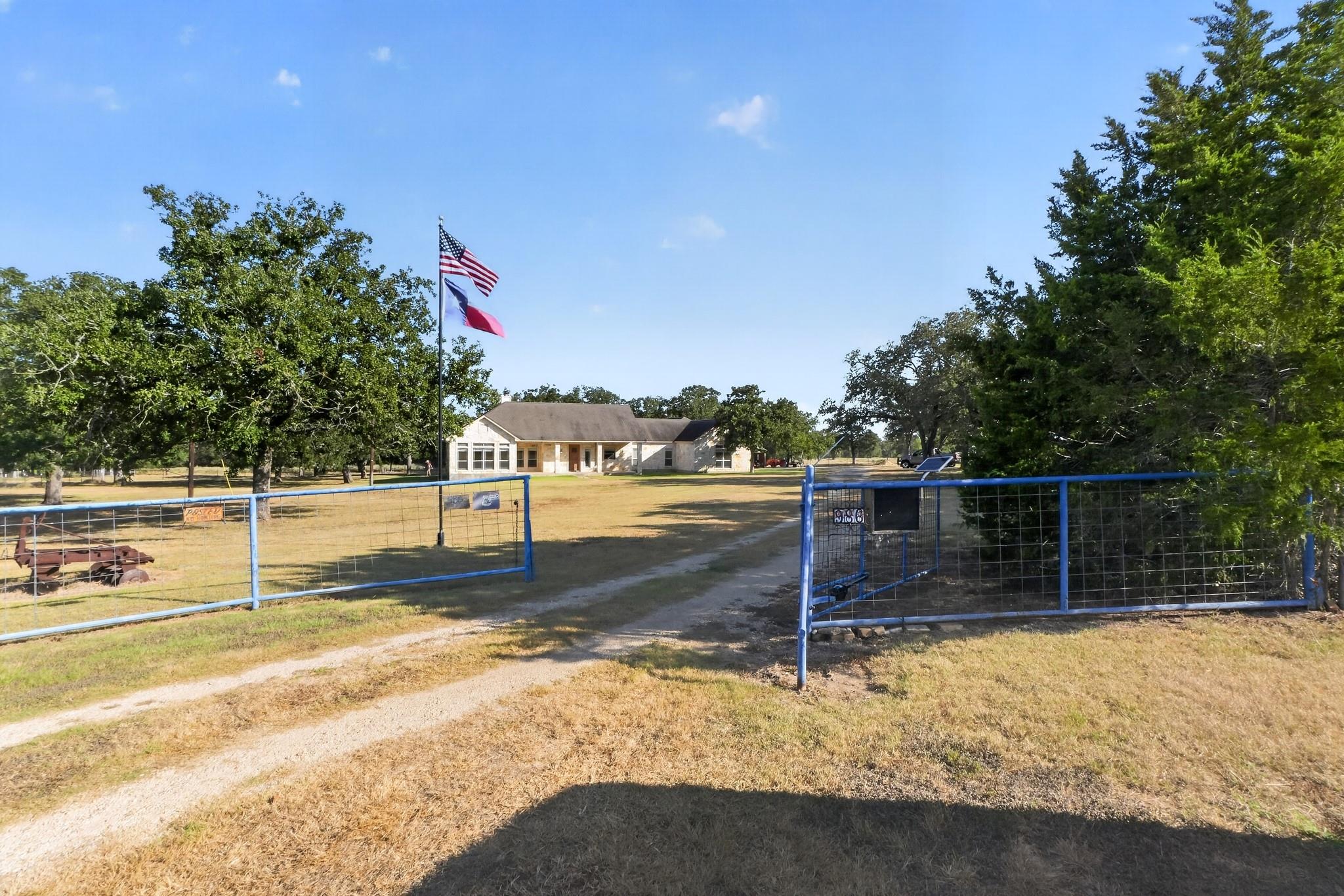 986 High Grove RD, Cedar Creek, TX 78612 photo 2