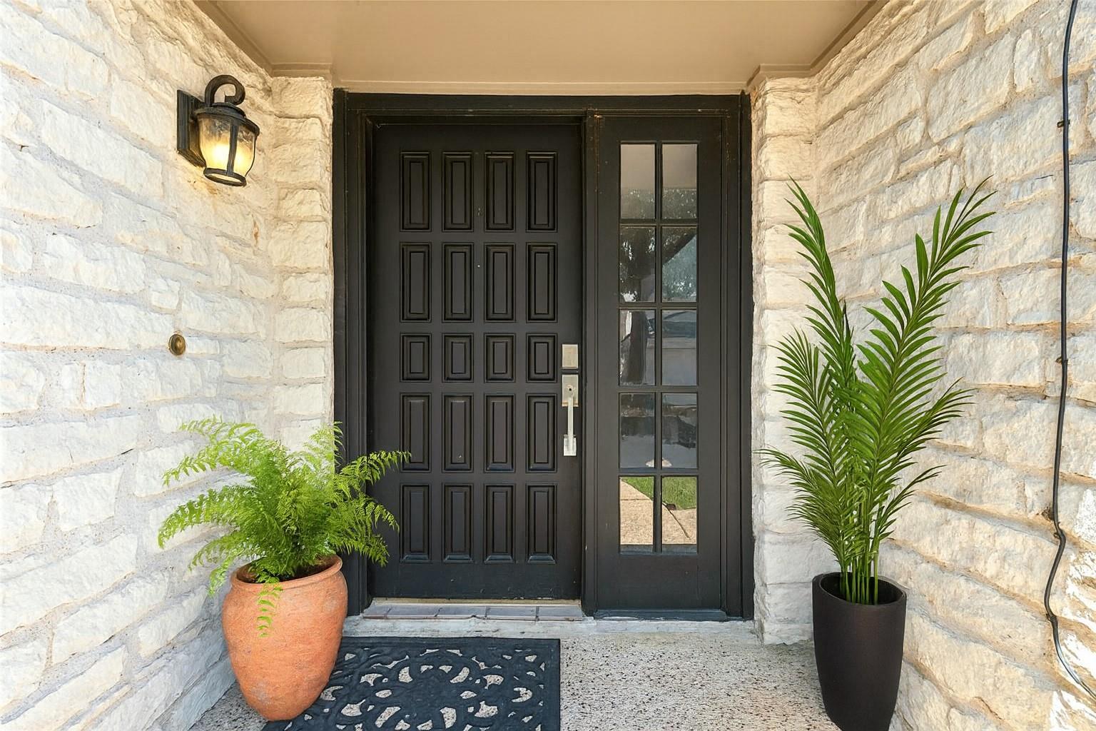 103 Birdie DR, The Hills, TX 78738 photo 4