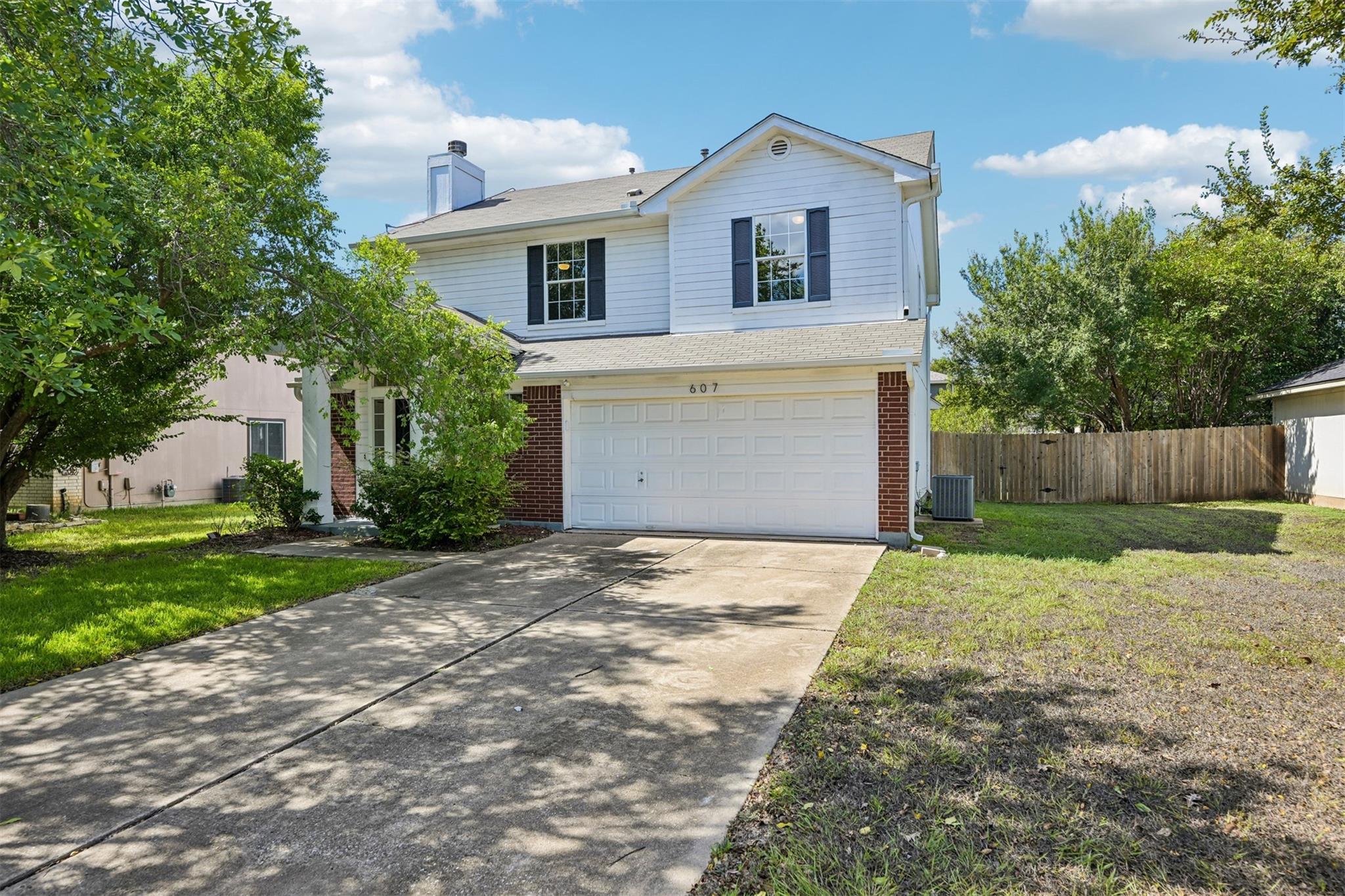 607 Sparkling Brook LN, Leander, TX 78641 photo 2