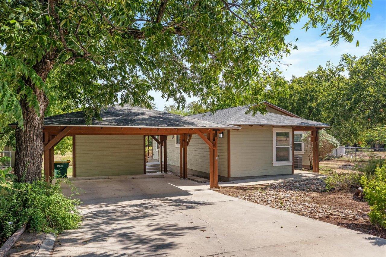 1405 Johnson ST, Marble Falls, TX 78654 photo 3