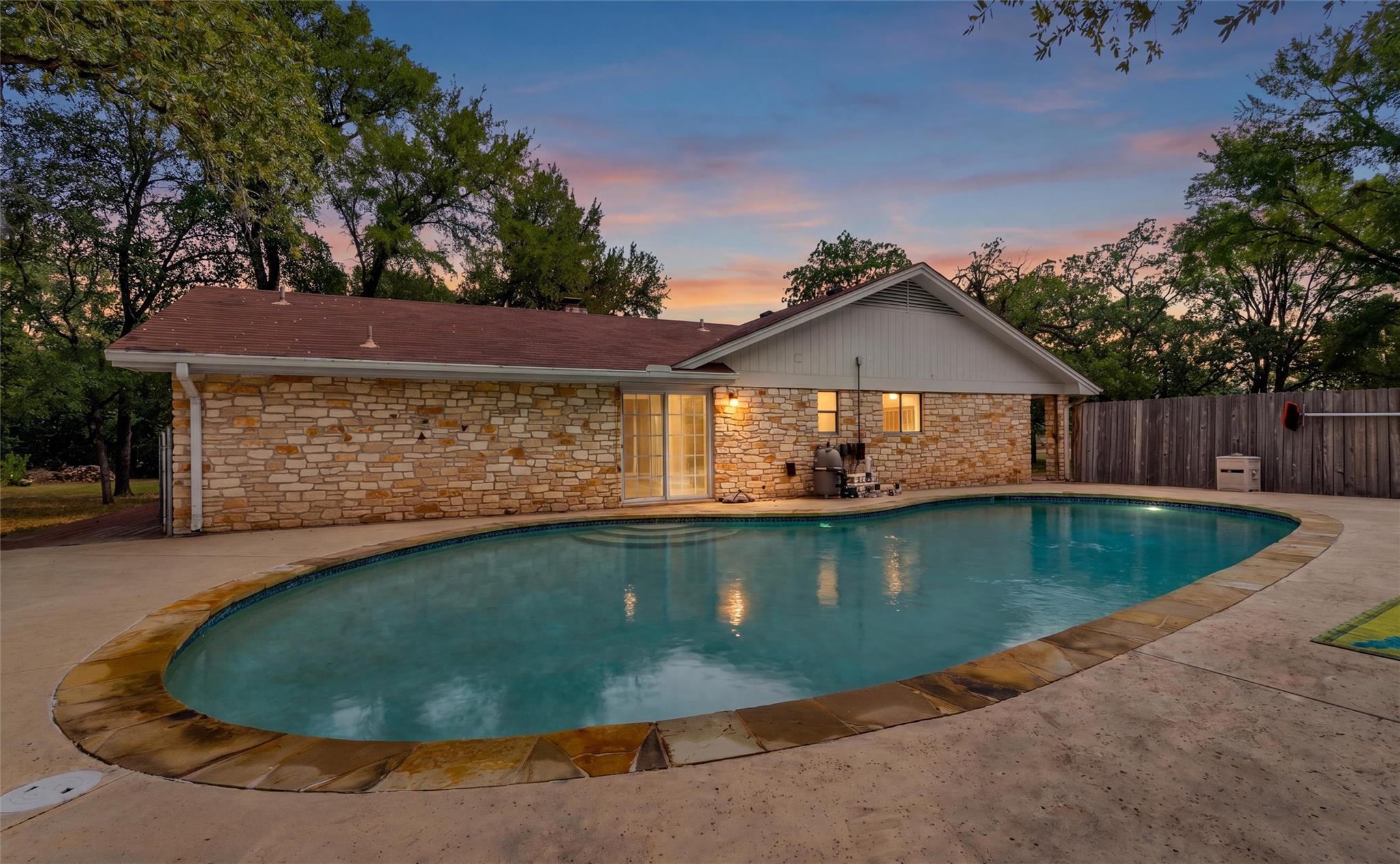 312 Southcross RD, Georgetown, TX 78628 photo 3