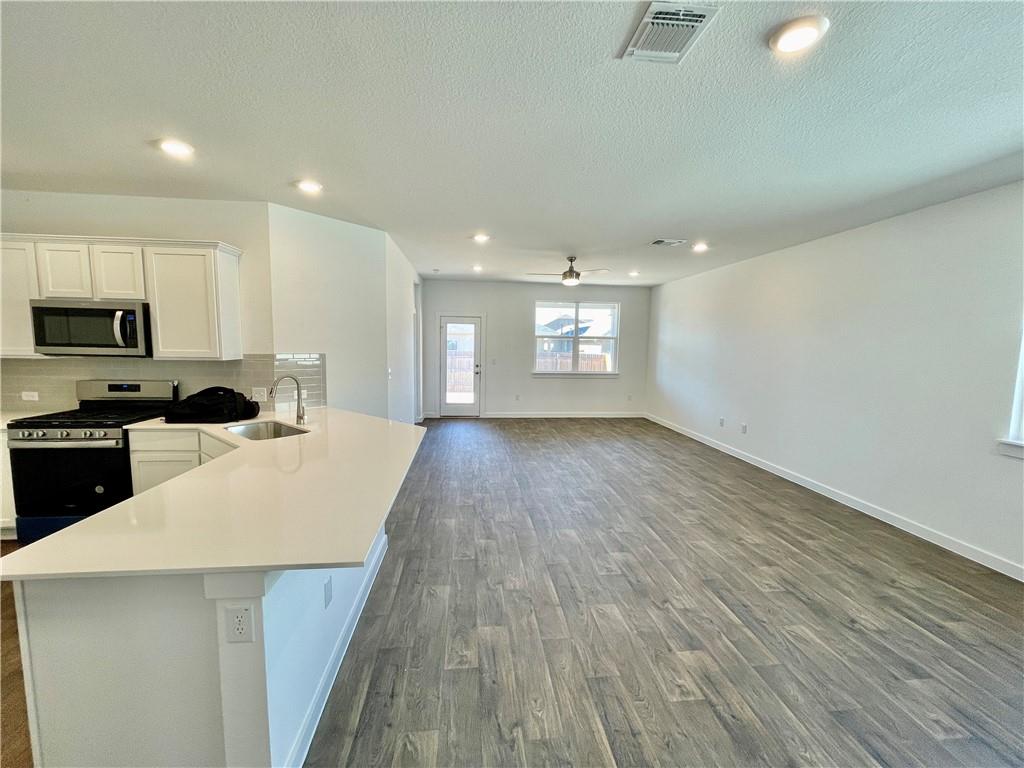 3025 Egan DR, Pflugerville, TX 78660 photo 2